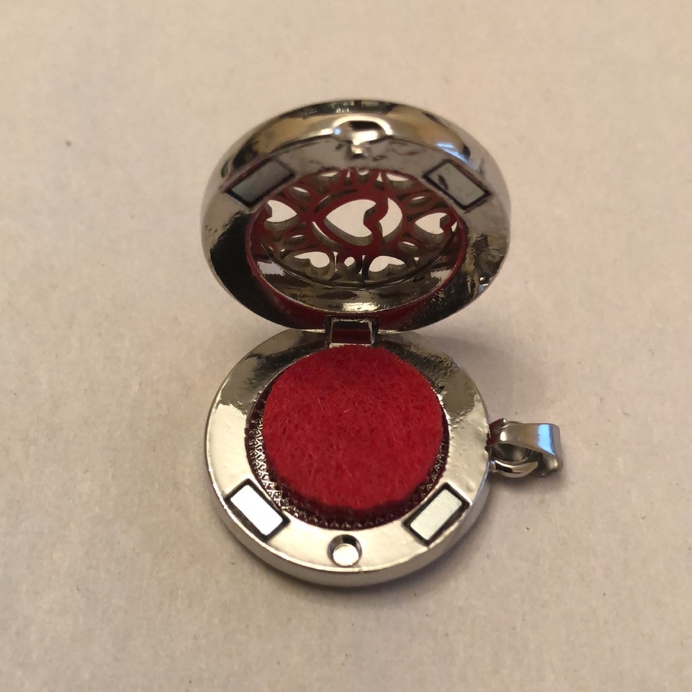 Heart, Aromatherapy Necklace, Pendant, Extra Diffuser Tab - Picture 4 of 9